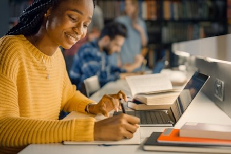 Student engaging in hybrid learning using Splashtop remote computer access