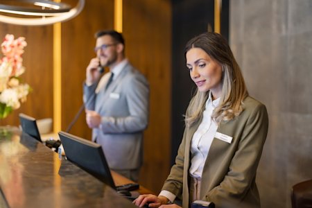 A hotel employee solving IT challenges using Splashtop's remote support software.