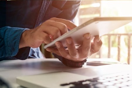 An iPad being used to access a remote desktop computer by using Splashtop.