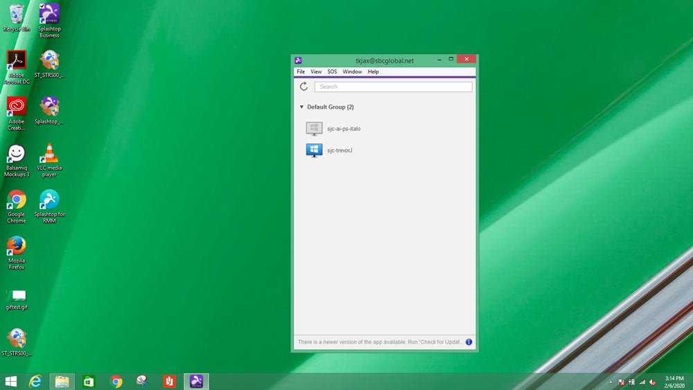 A computer desktop showing a green wallpaper, various icons on the left, and an open TeamViewer window in the center listing two devices under Default Group. The taskbar is visible at the bottom.