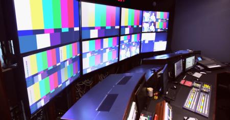 Media professionals remotely accessing radio stations with low latency and 4K resolution
