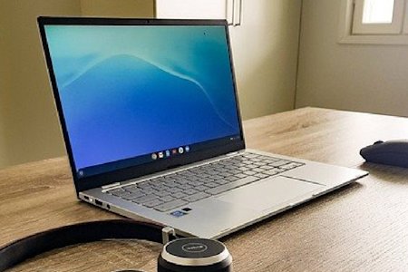 Chromebook remotely controlling lab computers through Splashtop's remote access software displayed on a laptop screen