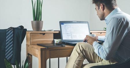 A man remotely accessing another computer from his laptop with Splashtop to run AutoCAD.
