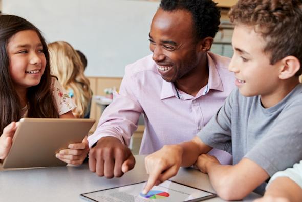 Teacher and students smiling while using Splashtop Classroom