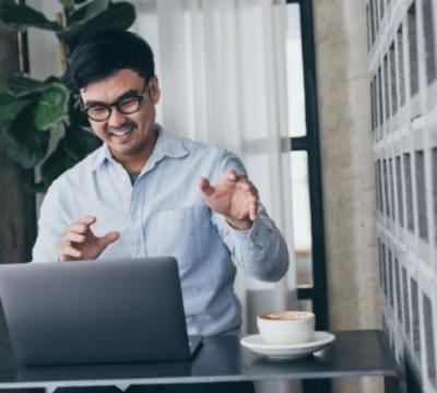 MSP technician remotely managing endpoints using Splashtop on a laptop