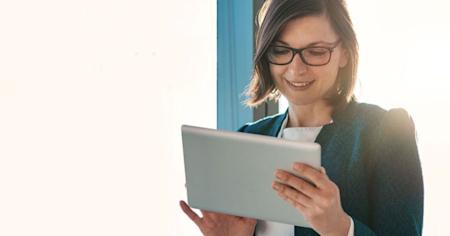 Business owner using Splashtop remote access via her tablet device