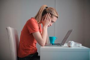 Frustrated user troubleshooting with Splashtop support