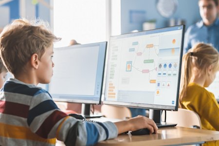 Student in a classroom utilizing Splashtop's remote access and screen sharing software to collaborate more efficiently and effectively