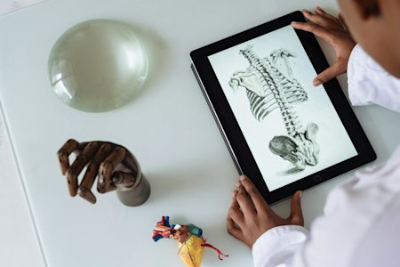 A STEM student using Splashtop Enterprise on a tablet to remotely access a school lab computer.