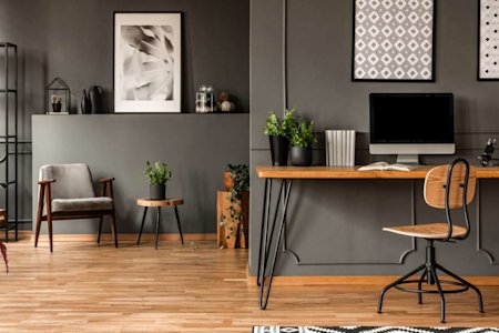 Mac desktop on wooden desk