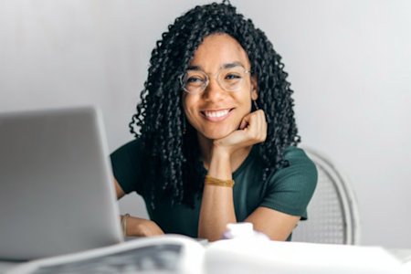 Student using Splashtop to remotely learn