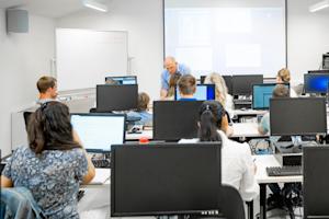 A school teacher using Splashtop Classroom to interact with his students.